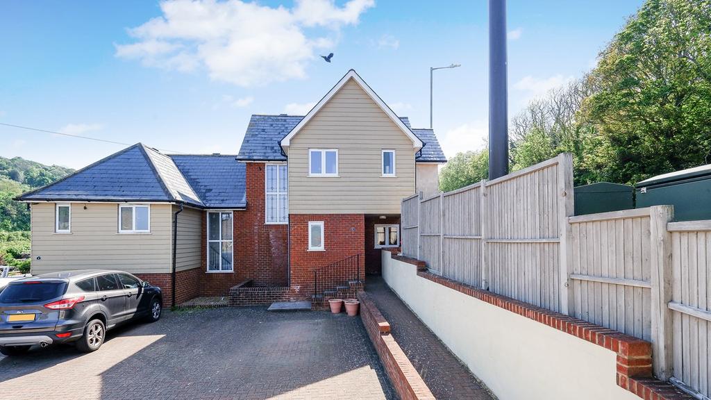 Rugby Road, Maxton, Dover, CT17 3 bed semidetached house £320,000