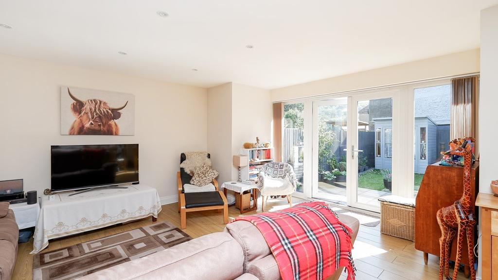Rugby Road, Maxton, Dover, CT17 3 bed semidetached house £320,000
