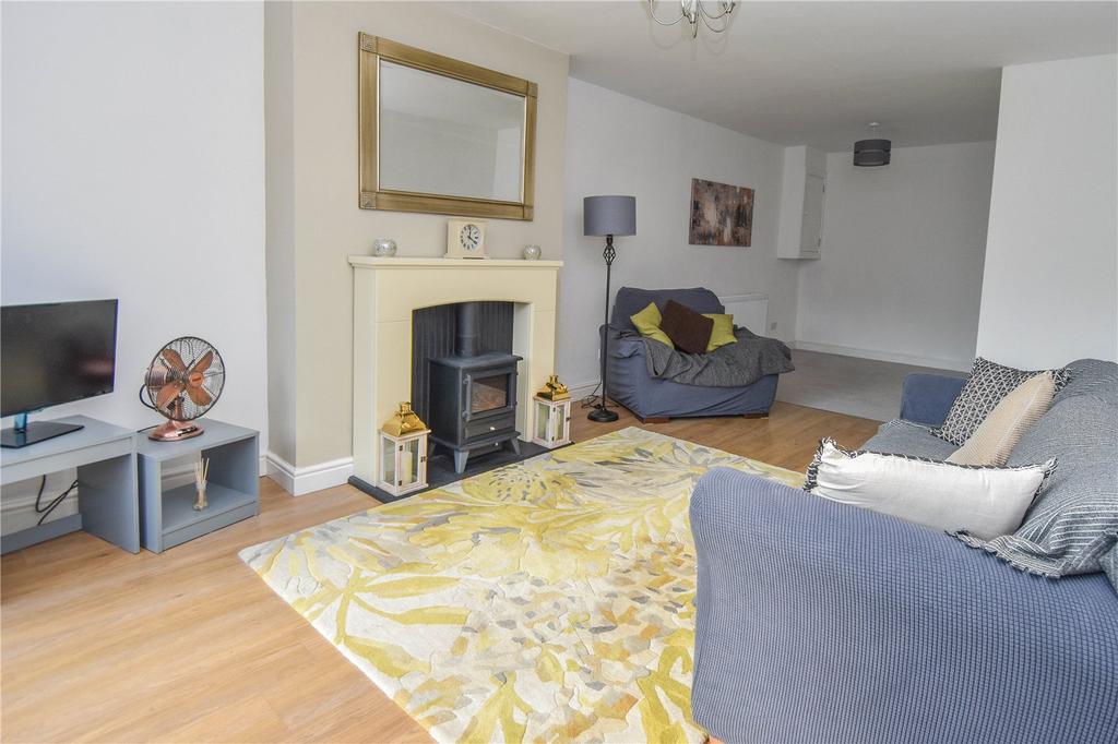 Willow Road, Bromsgrove, B61 3 bed semidetached house £255,000
