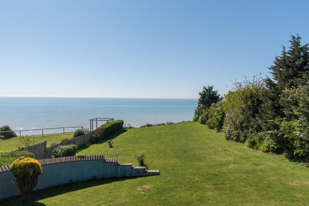 Sea Road, Fairlight, Hastings, East Sussex 3 bed detached house £550,000