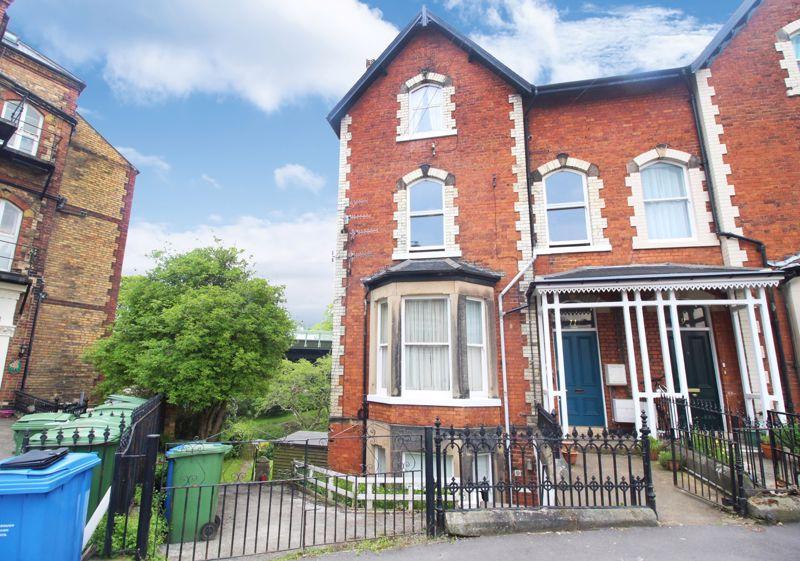 Grosvenor Road, Scarborough 3 bed flat £130,000