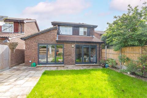 22 Morland Close, Hampton, TW12 3YX