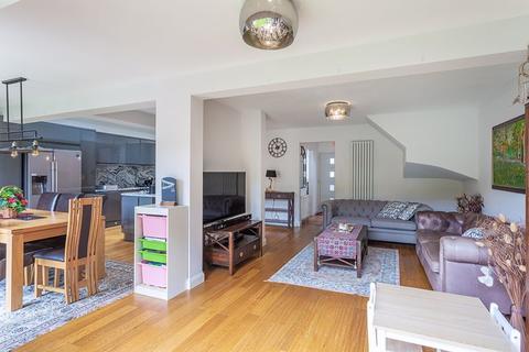 22 Morland Close, Hampton, TW12 3YX
