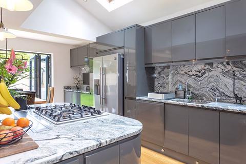 22 Morland Close, Hampton, TW12 3YX