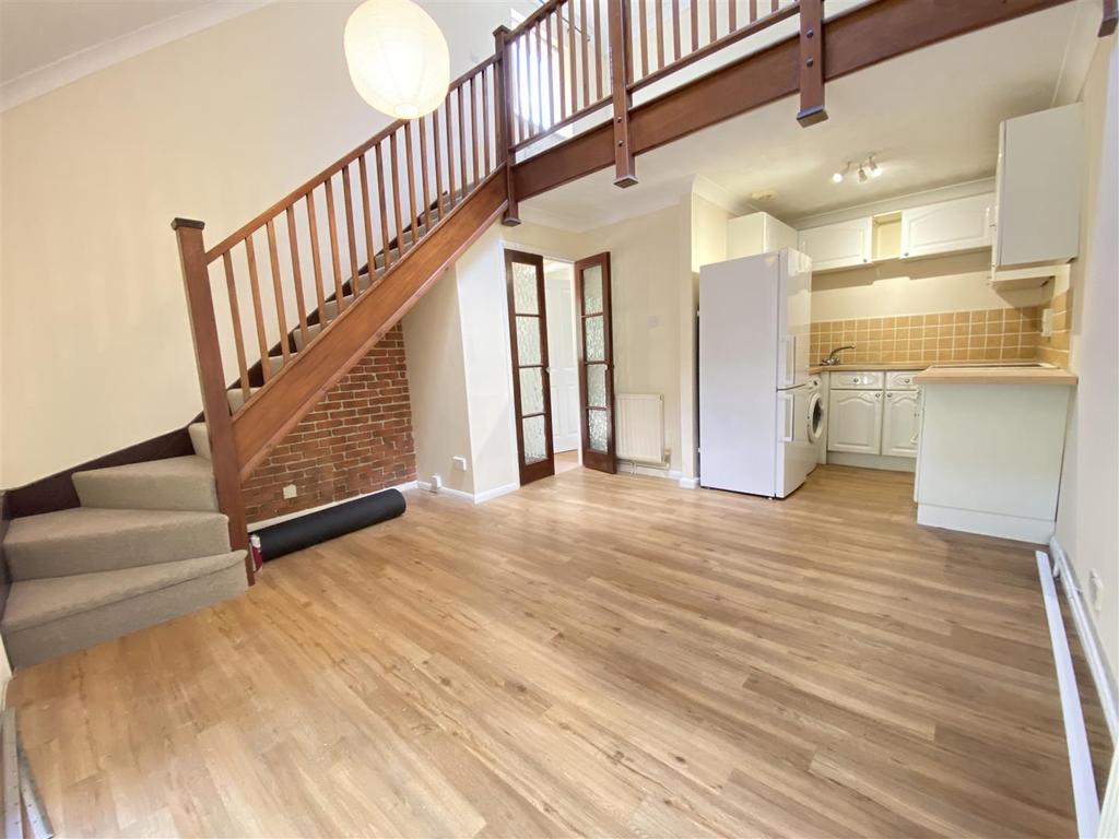 Hillcrest, Bar Hill, Cambridge 1 bed semidetached house £825 pcm (£