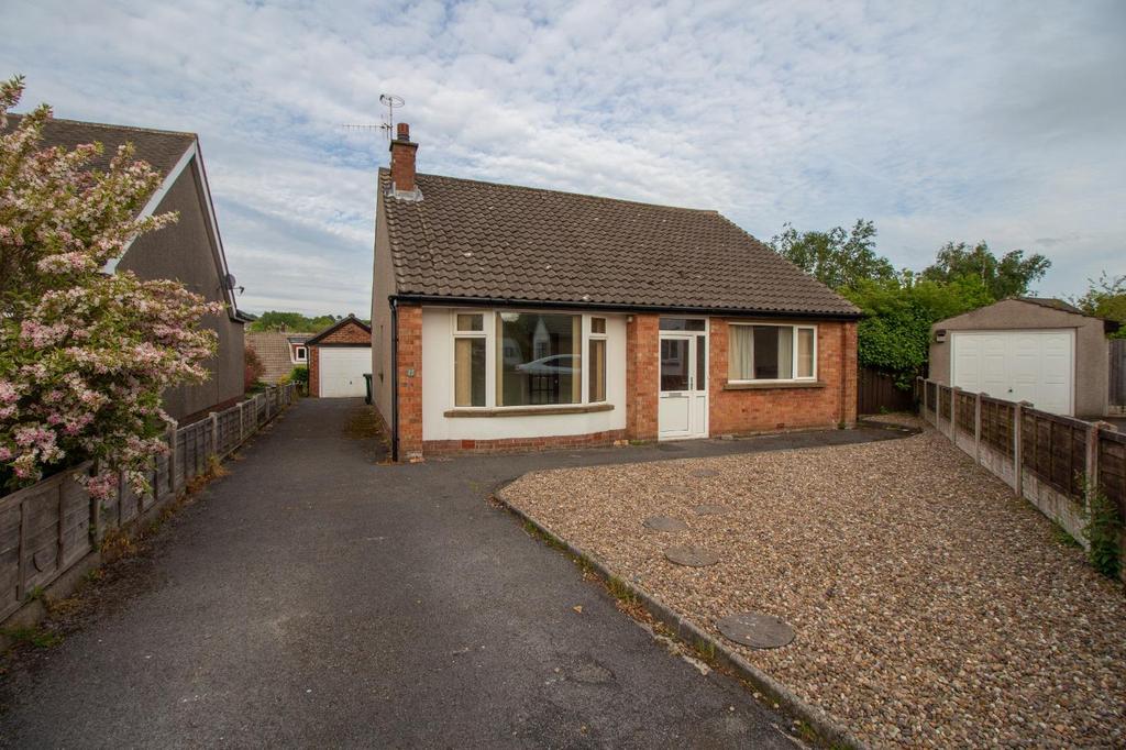 Lawnswood Avenue, Lancaster 2 bed detached bungalow £850 pcm (£196 pw)