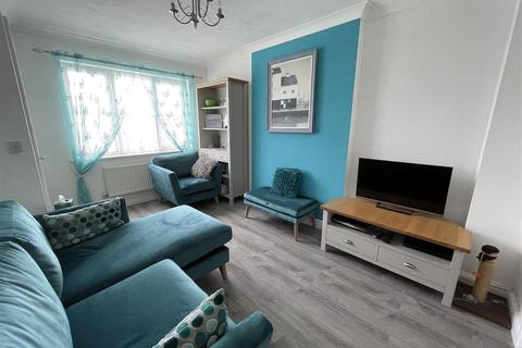 8 Century Close, St Austell, PL25 3UY