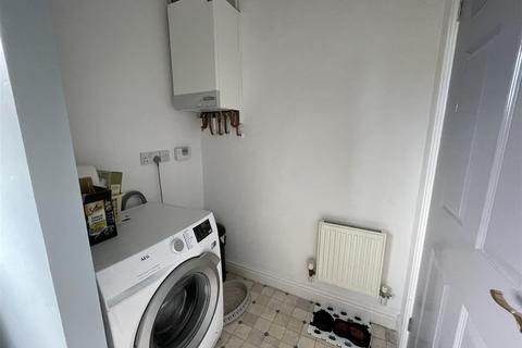 8 Century Close, St Austell, PL25 3UY