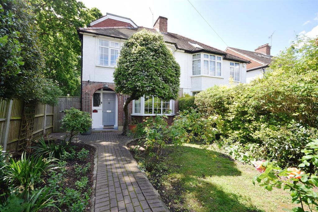 Fifth Cross Road, Twickenham 4 bed semidetached house £1,100,000