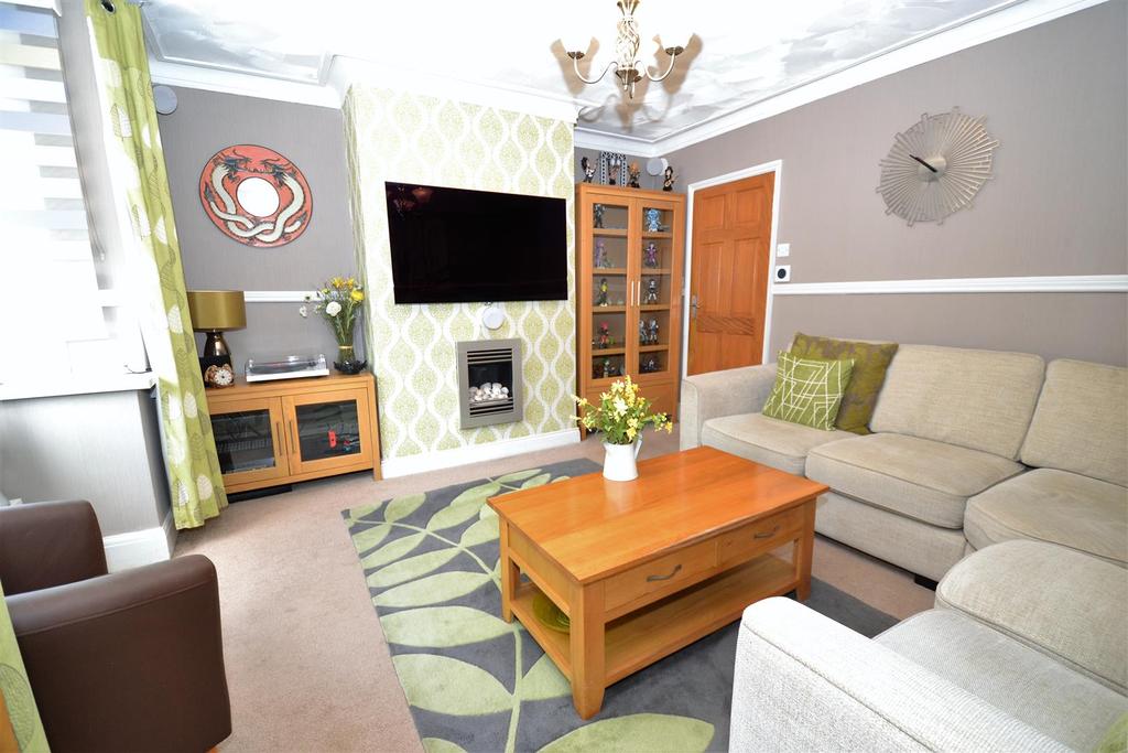 Carr House Grove, Wyke, Bradford 3 bed townhouse £125,000