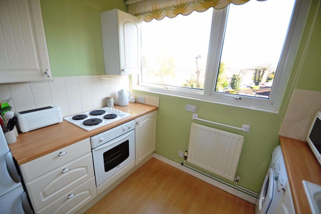 Beach Road West, Portishead 2 bed flat £800 pcm (£185 pw)