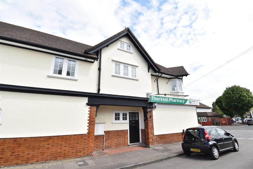 Thorkhill Road, Thames Ditton 2 bed flat £1,295 pcm (£299 pw)