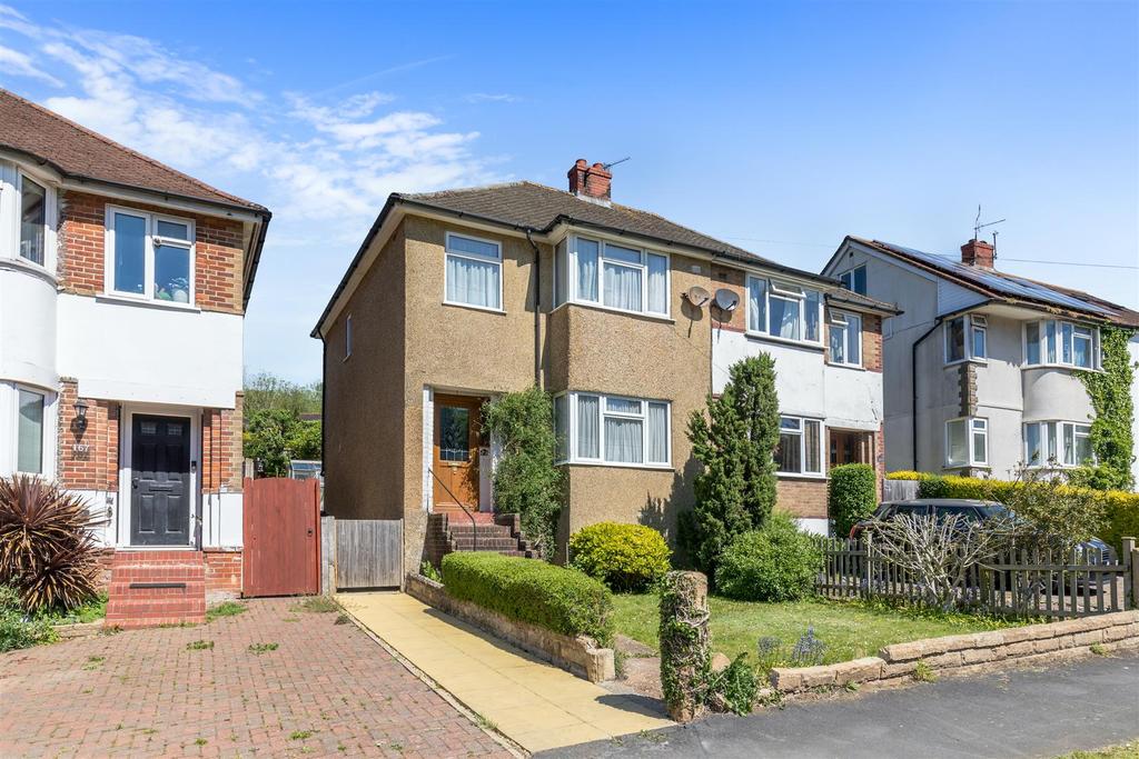 Mackie Avenue, Brighton 3 bed semidetached house £450,000