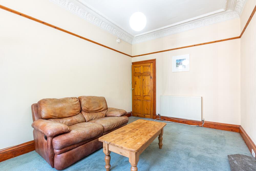 Harrison Road Edinburgh EH11 1EQ... 2 bed flat £750 pcm (£173 pw)