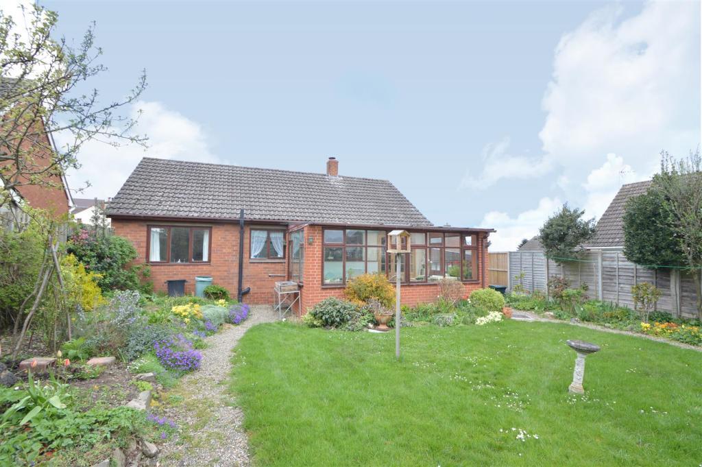 Pulley Lane, Bayston Hill, Shrewsbury, Shropshire, SY3 2 bed bungalow