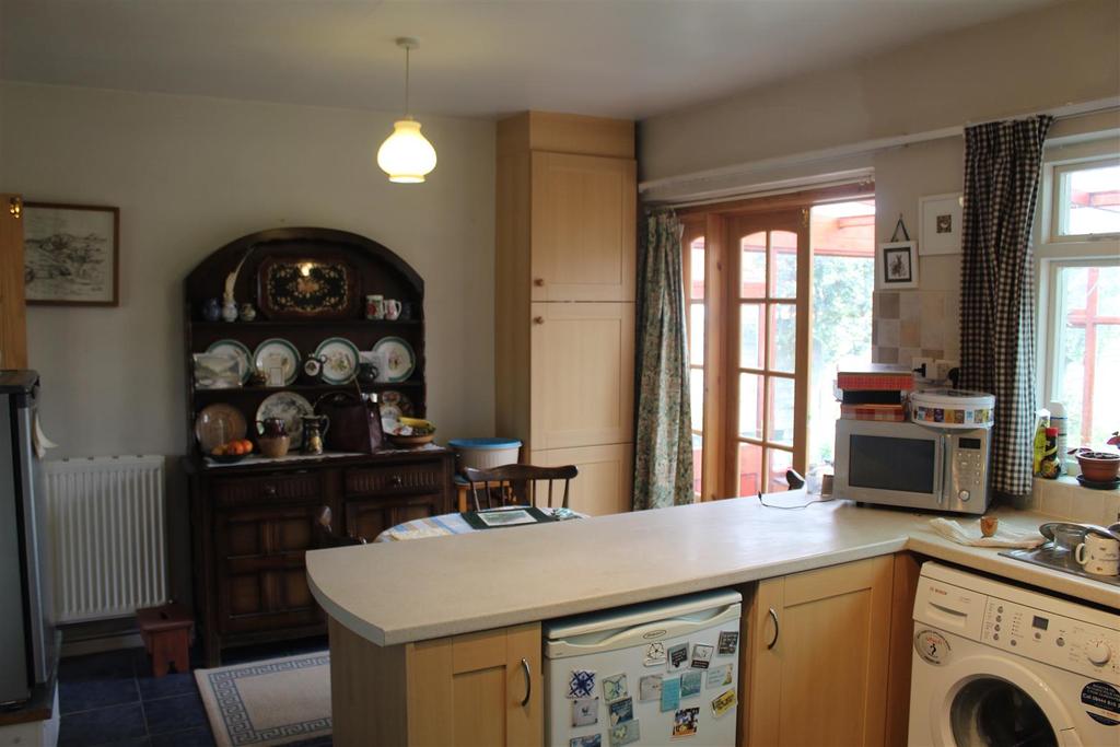 Pulley Lane, Bayston Hill, Shrewsbury, Shropshire, SY3 2 bed bungalow