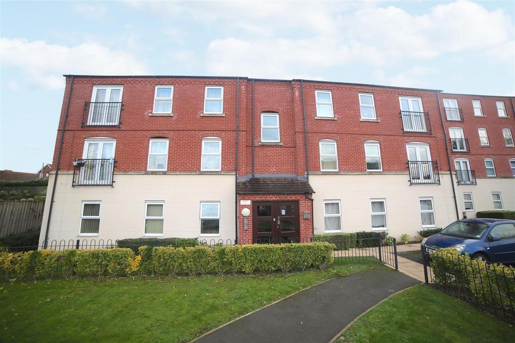 Wilfred Owen Close, Shrewsbury, Shropshire, SY2 2 bed apartment £125,000