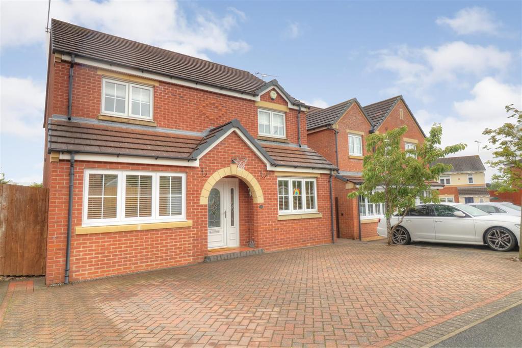 Penzance Way, Stafford, Staffordshire, ST17 4 bed detached house £295,000