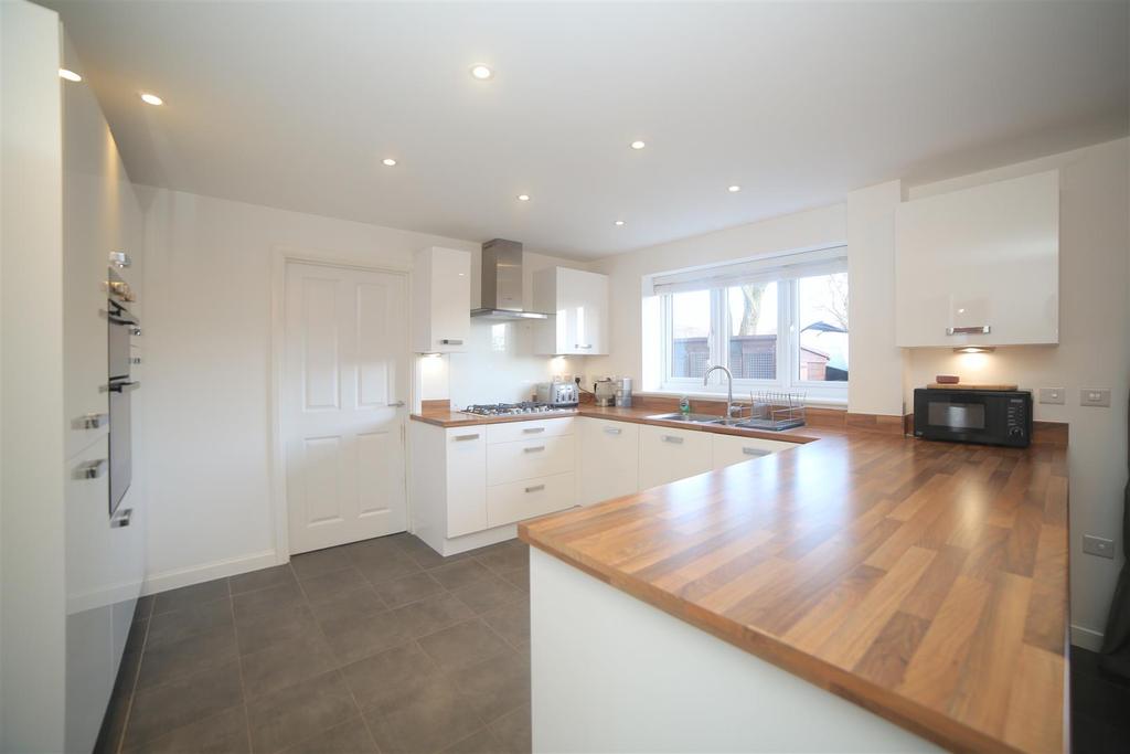 Holden Park, Stafford, Staffordshire, ST18 4 bed detached house £355,000