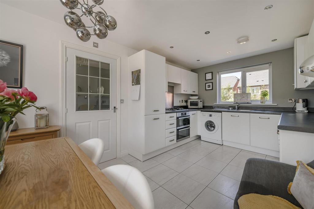 Vesey Court, Wellington, Telford, TF6 3 bed detached house £270,000