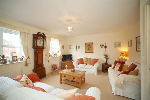 43 Gatcombe Way, Priorslee, Telford, TF2 9GZ