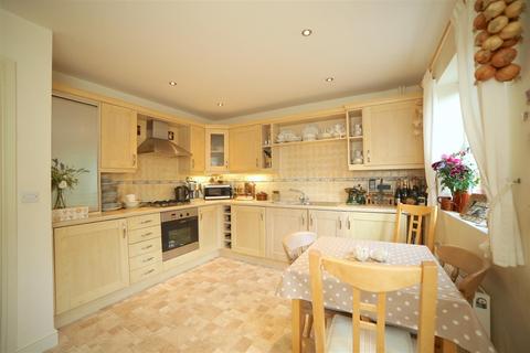 43 Gatcombe Way, Priorslee, Telford, TF2 9GZ