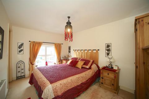 43 Gatcombe Way, Priorslee, Telford, TF2 9GZ