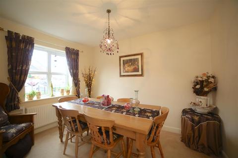 43 Gatcombe Way, Priorslee, Telford, TF2 9GZ