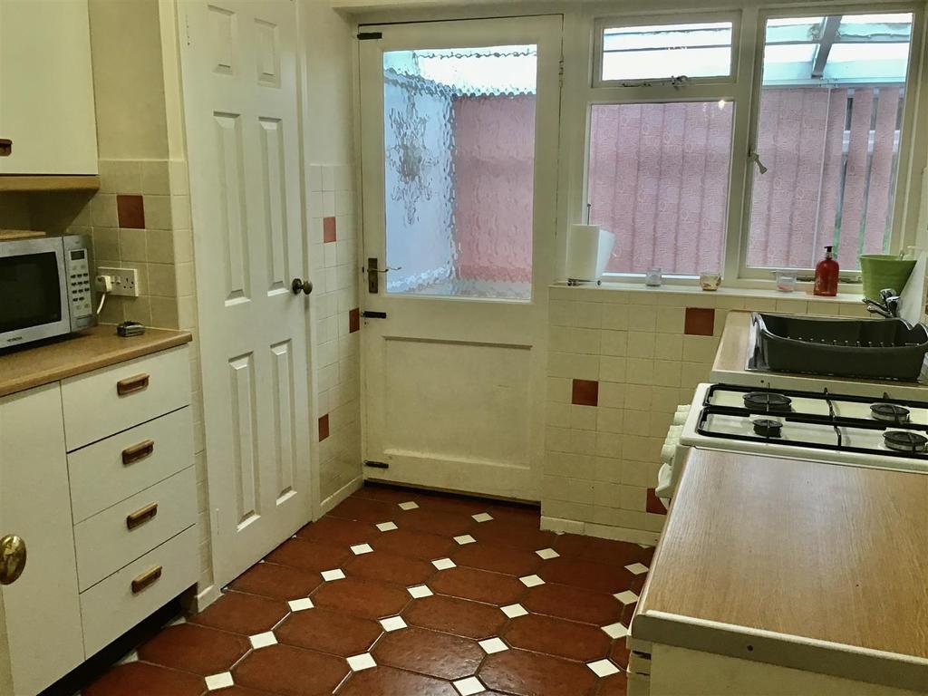 Bostock Crescent, Telford, Shropshire, TF3 2 bed bungalow £160,000