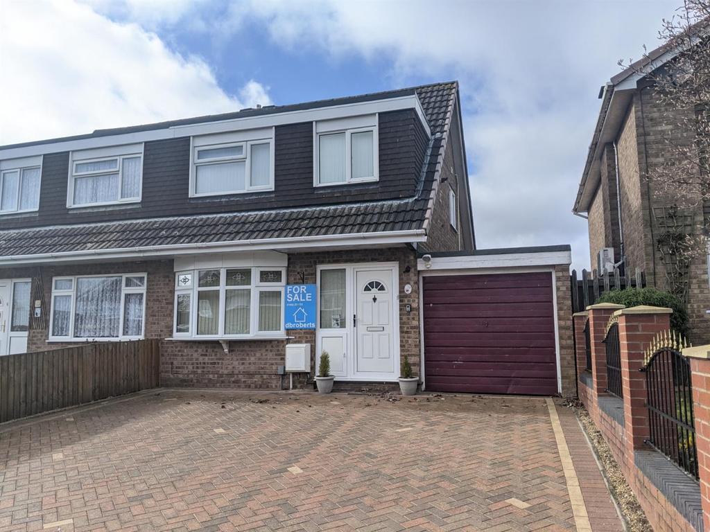 Abbey Fields, Randlay, Telford... 3 bed semidetached house £160,000