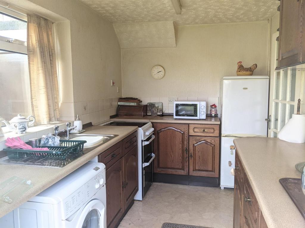 Abbey Fields, Randlay, Telford... 3 bed semidetached house £160,000