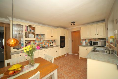 14 Grampian Close, Muxton, Telford, TF2 8PW