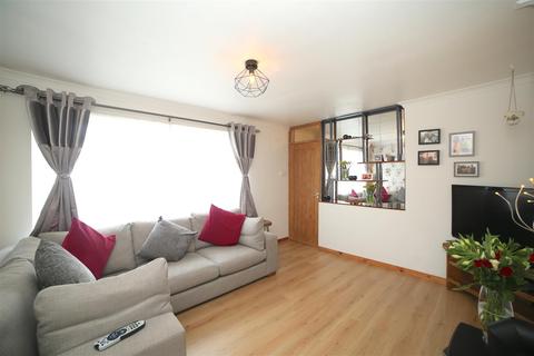 14 Grampian Close, Muxton, Telford, TF2 8PW