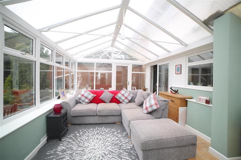 14 Grampian Close, Muxton, Telford, TF2 8PW