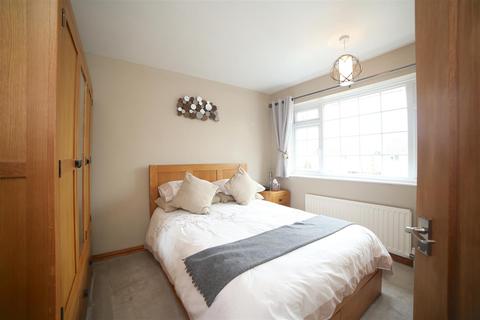 14 Grampian Close, Muxton, Telford, TF2 8PW