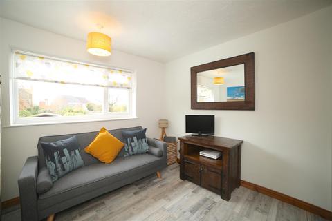 14 Grampian Close, Muxton, Telford, TF2 8PW