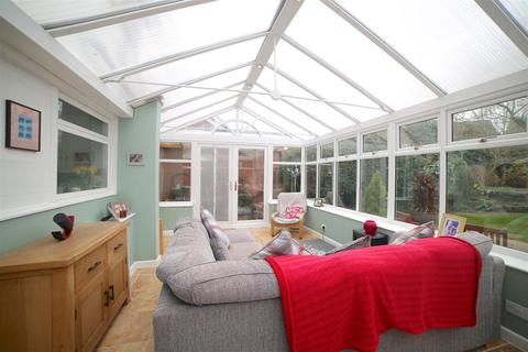 14 Grampian Close, Muxton, Telford, TF2 8PW