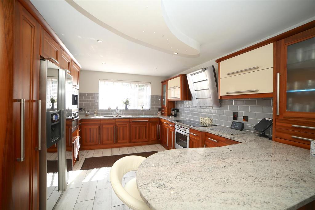 Spring Village, Telford, Shropshire, TF4 5 bed detached house £550,000