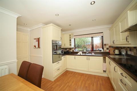 38 Burtondale, Brookside, Telford, TF3 1PQ