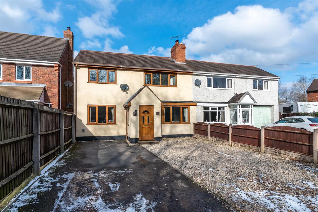 Queens Road, Calf Heath, Wolverhampton, Staffordshire, WV10 4 bed semi
