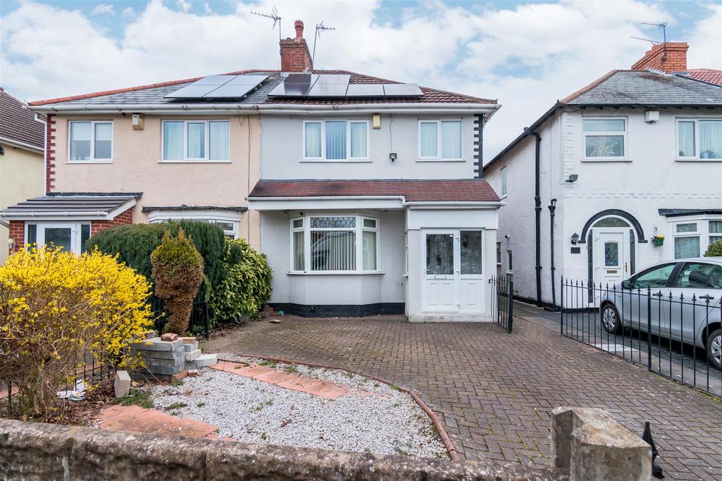 Marsh Lane, Fordhouses, Wolverhampton, West Midlands, WV10 3 bed semi