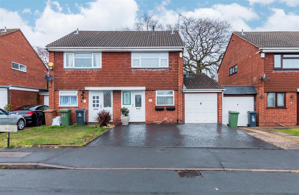 Kewstoke Road, Willenhall, West Midlands, WV12 2 bed semidetached house £180,000