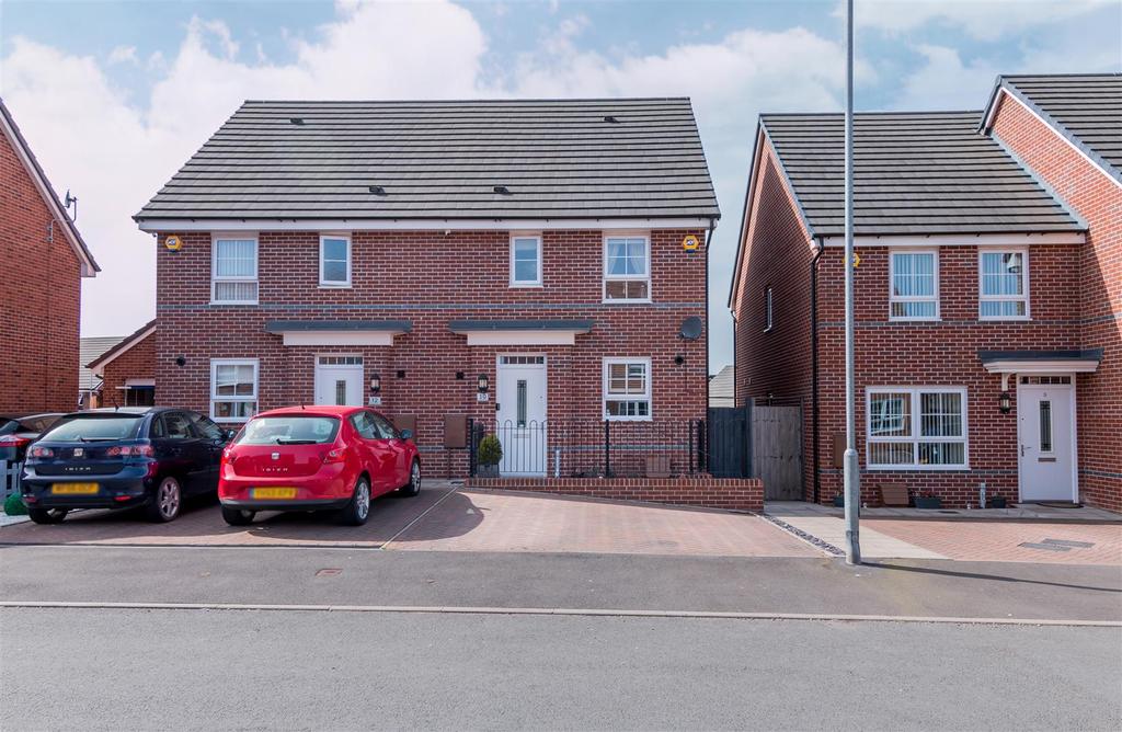Goodwood Drive, Akron Gate/Oxley, Wolverhampton, West Midlands, WV10 3