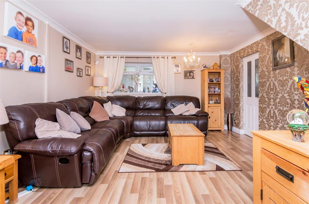 Turnstone Drive, Featherstone, Wolverhampton, Staffordshire, WV10 2 bed