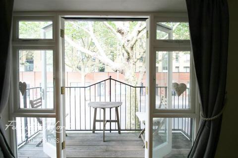3 bedroom flat to rent - St Andrews House, Southwark Park Road SE16