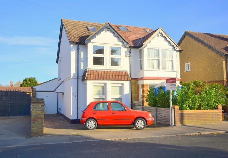 Laleham Road, Shepperton, TW17 2 bed semidetached house £499,950