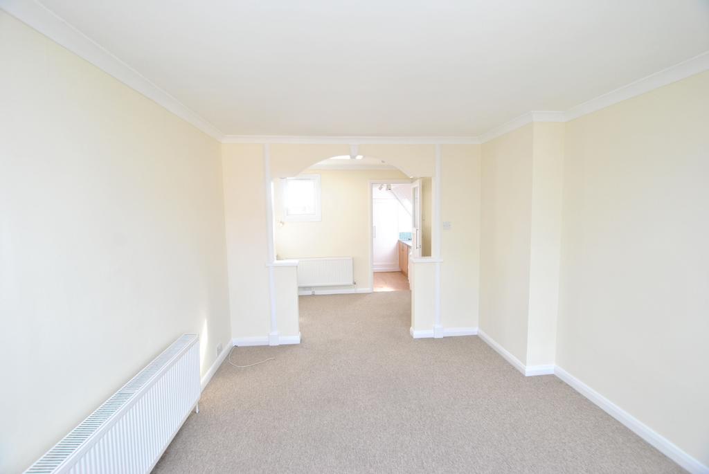 Lavington Road, Northfields, W13 1 bed flat £1,300 pcm (£300 pw)