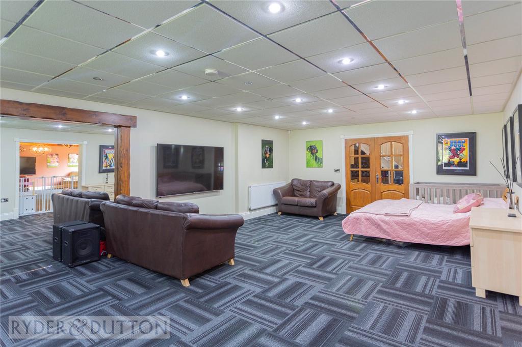 Lounge Area/Bedroom
