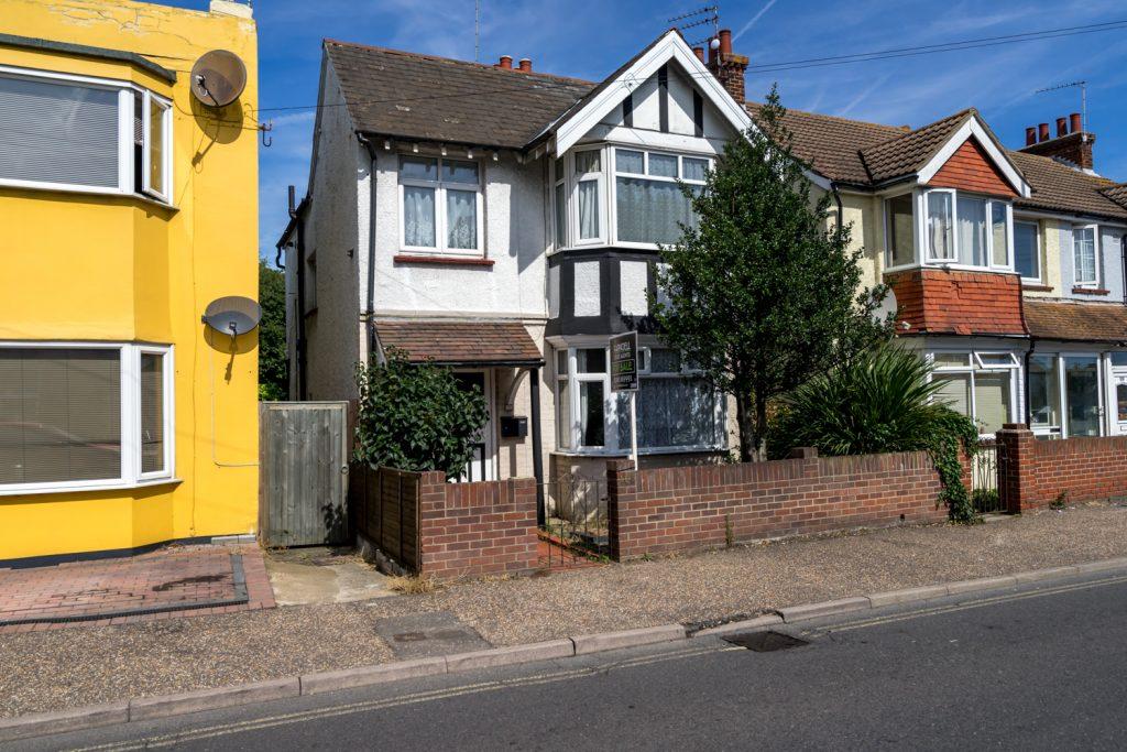 Longford Road, Bognor Regis, West Sussex, PO21 1AE 3 bed detached house for sale £280,000