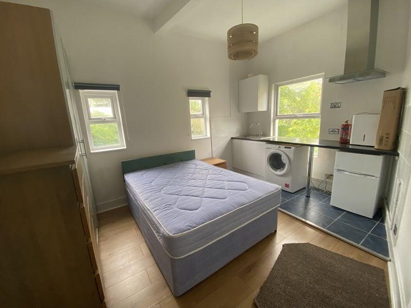 Studio Flat Dalston/Stoke Newington N16 Studio £750 pcm (£173 pw)